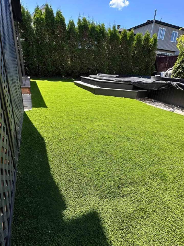 Installation de pelouse artificielle Montréal