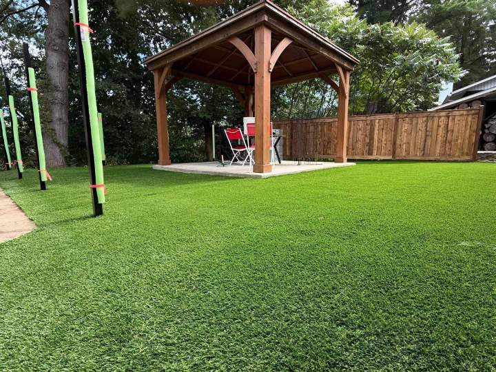 Installation de gazon artificiel  Montréal